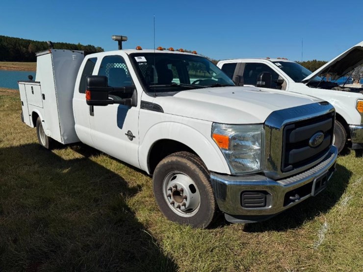 2015-ford-f350-xl-image-3