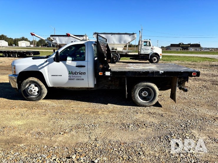 2013-chevrolet-3500hd-image-12