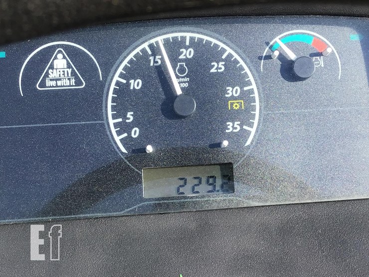 2018-john-deere-1025r-image-18