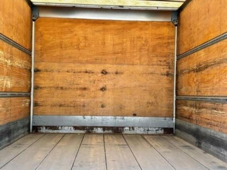 2010-hino-258-image-44