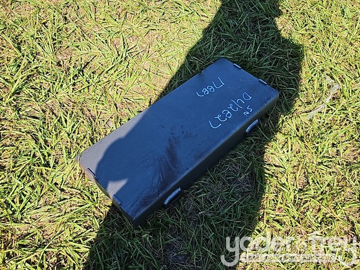 unused-mounting-plate-to-suit-mini-skidsteers-image-2