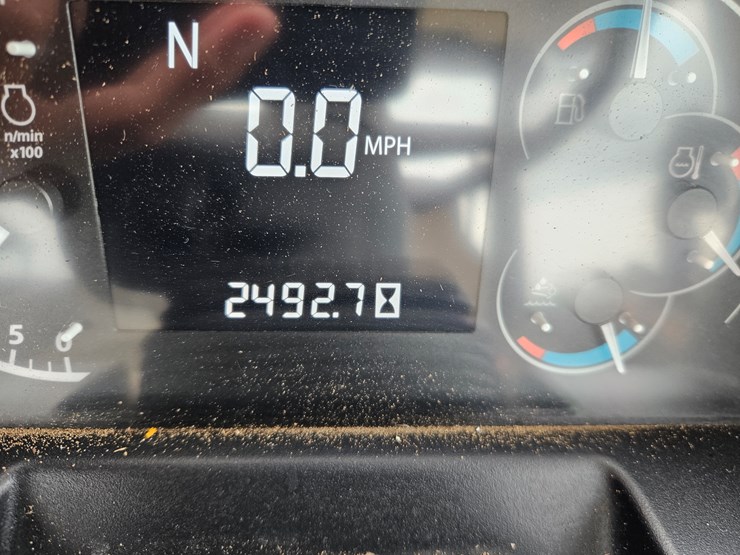 2017-john-deere-6105e-image-13