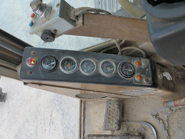 caterpillar-215d-image-34