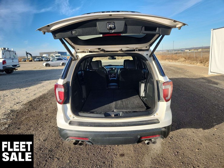 2018-ford-explorer-image-32