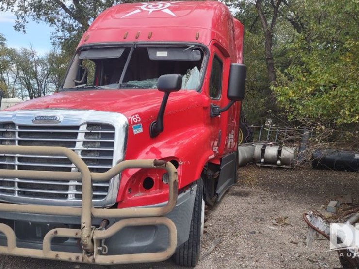 2016-freightliner-cascadia-125-image-1