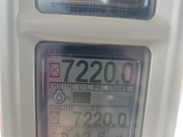 2011-case-ih-magnum-225-image-10