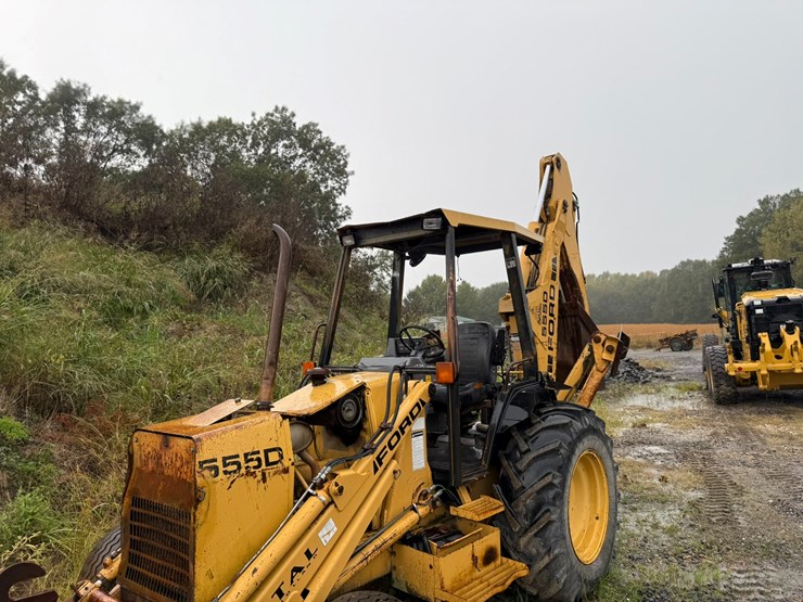 #22581-•-inop-ford-550d-backhoe-loader-image-31