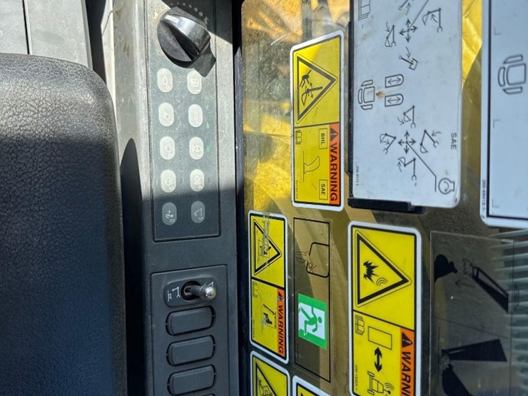 2019-caterpillar-330-image-30