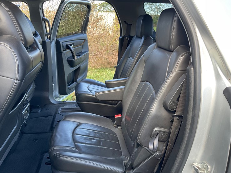 2015-gmc-acadia-image-13