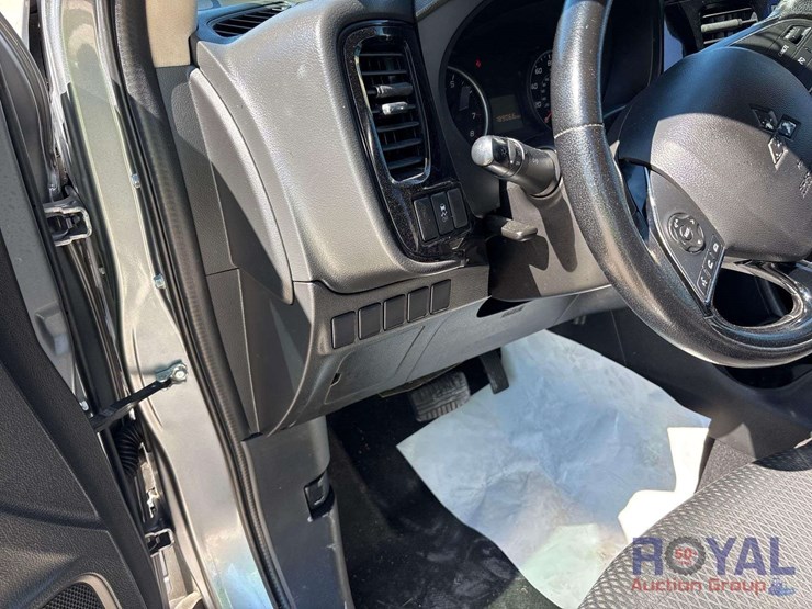 2016-mitsubishi-outlander-image-14