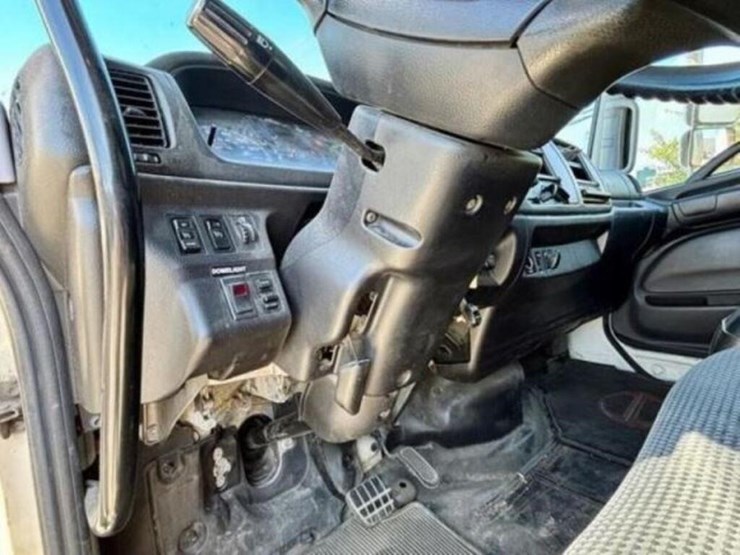 2010-hino-258-image-69