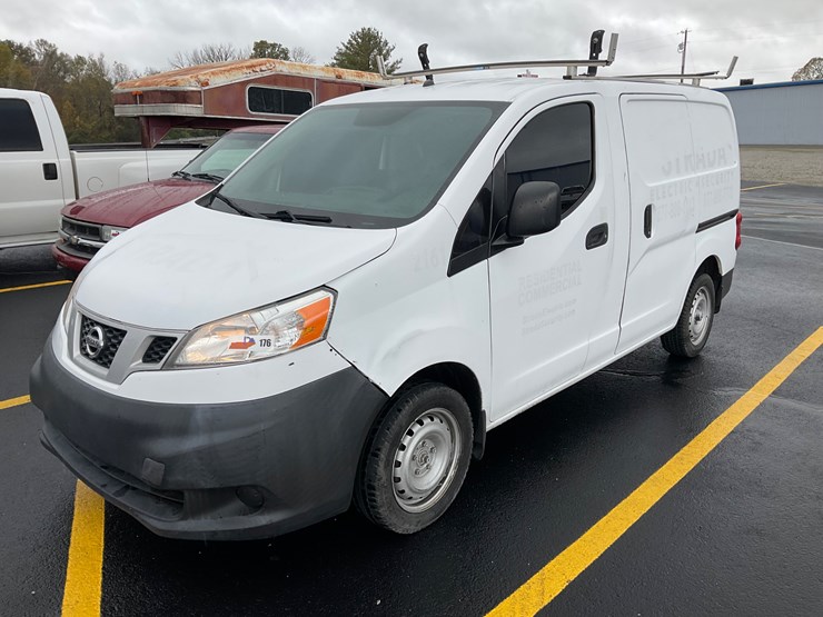 2017-nissan-nv200-image-1
