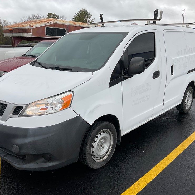 2017 NISSAN NV200