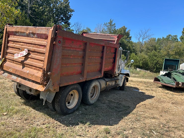 #22532-•-1996-freightliner-t/a-daycab-dump-truck-vin:1fuydzyb8tp876191-image-3