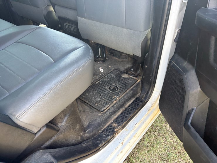 2017-dodge-1500-image-19