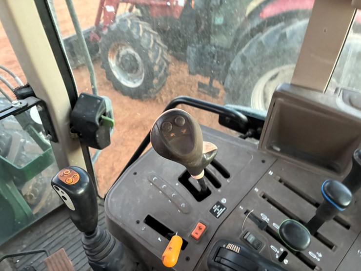 2013-john-deere-7130-image-17
