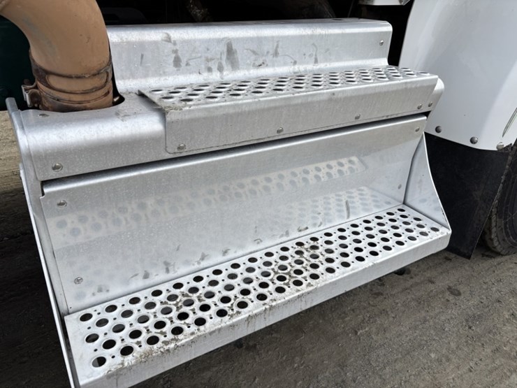 2018-kenworth-w900-image-28