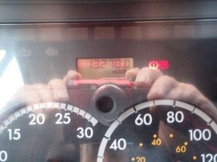 2010-freightliner-cascadia-t/a-hiway-tractor---day-image-14