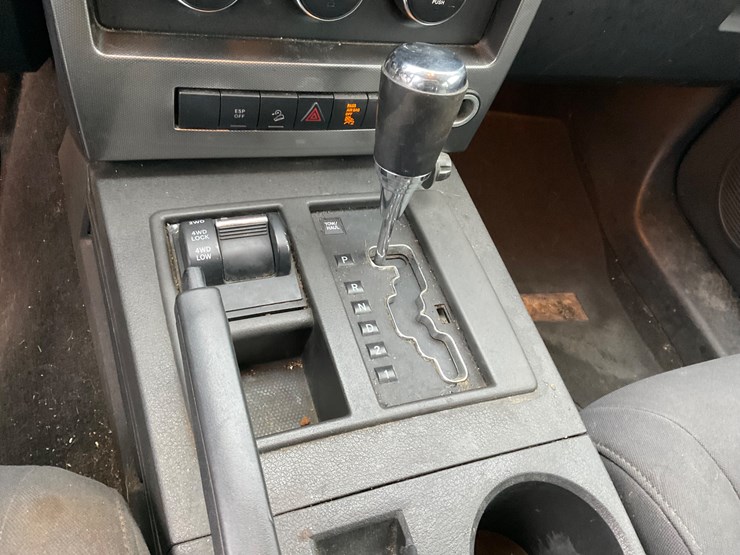 2010-jeep-liberty-image-13