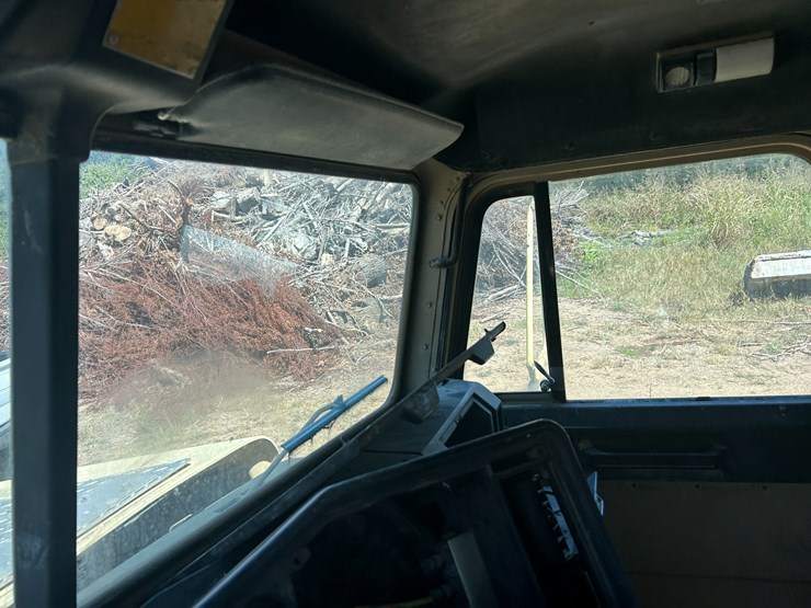 #22529-•-inop-1992-freightliner-t/a-daycab-truck-tractor-vin:-1fuymzyb1np357132-image-51