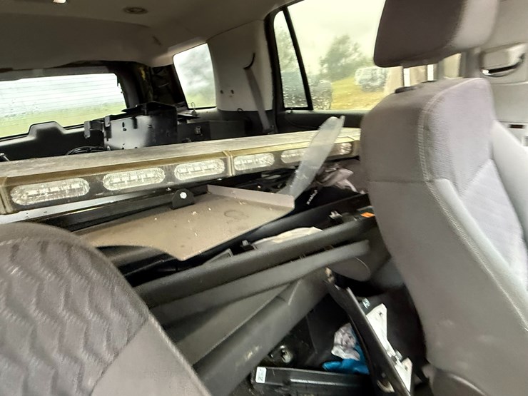 2015-chevrolet-tahoe-image-31