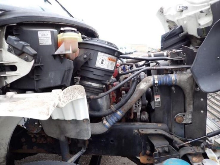 inoperable-2010-freightliner-m2106-business-class-image-28