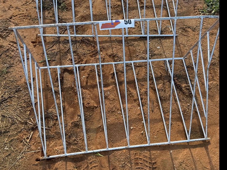 #50-•-hanging-hay-manger-w/-hooks-image-1