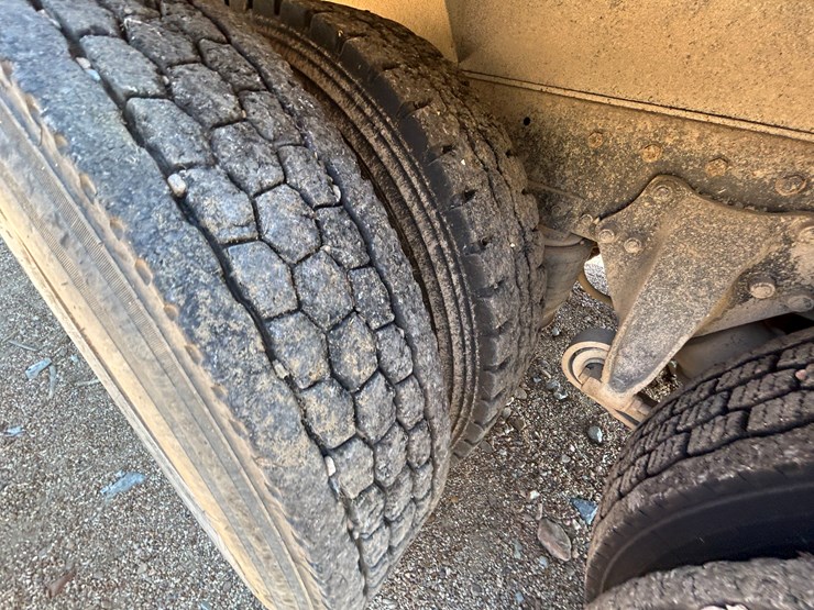 #22533-•-1994-freightliner-t/a-daycab-dump-truck-vin:-1fuyfdyb6rp462199-image-5