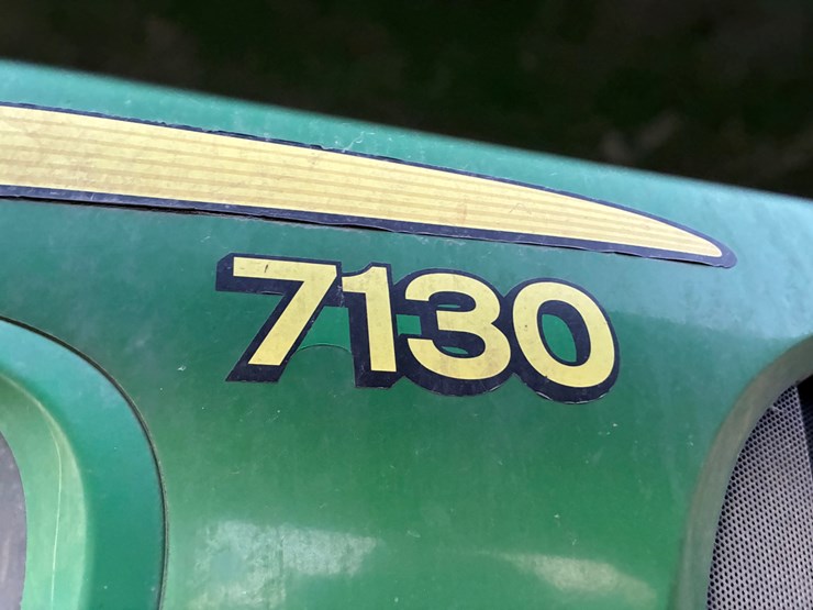2013-john-deere-7130-image-9