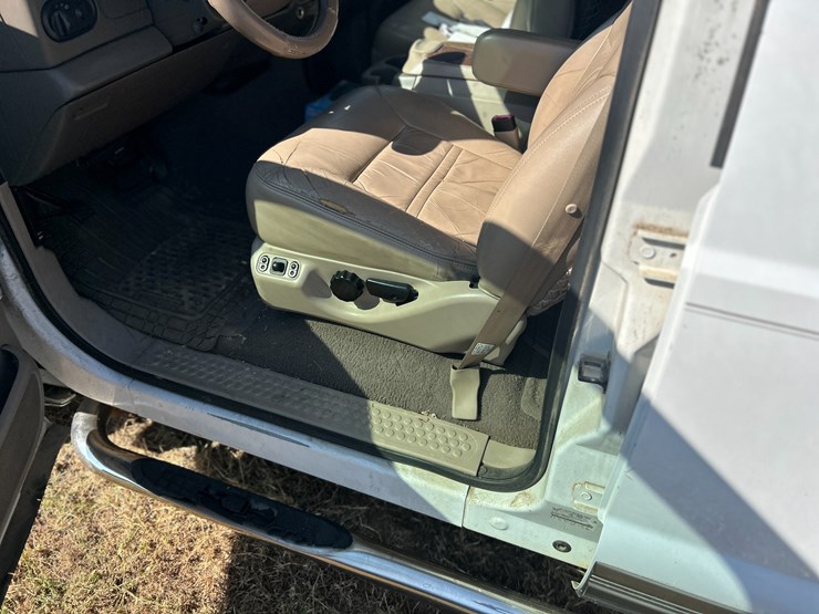 2000-ford-excursion-image-50