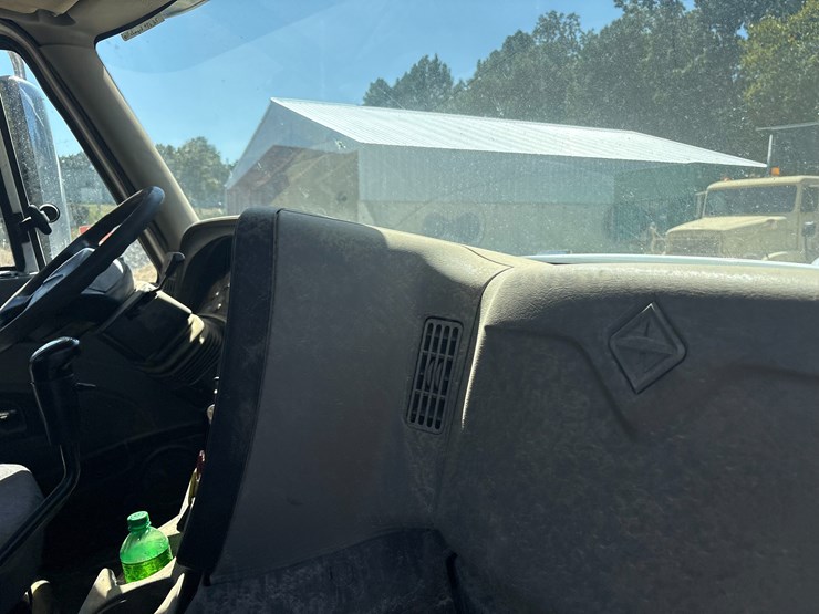 #22534-•-2014-freightliner-prostar-lf-687-t/a-daycab-truck-tractor-vin:-1hsdjsnr4eh099715-image-58