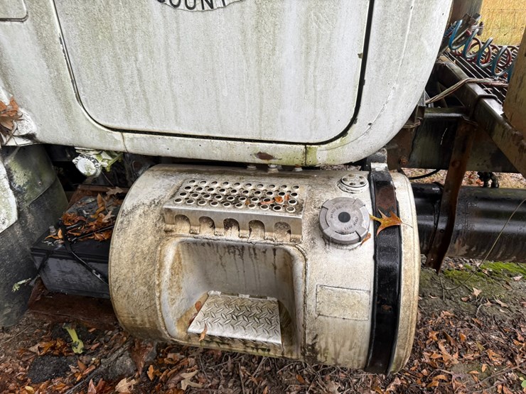 #22576-•-inop-1987-mack-r600k-t/a-single-cab-truck-tractor-vin:-1m3n231k8ht004087-image-29