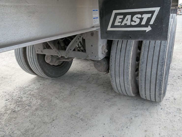 2019-genesis-34'-x-96"-image-9