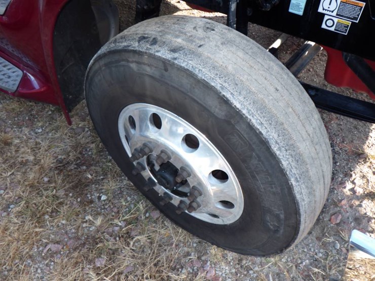 2022-peterbilt-579-image-30