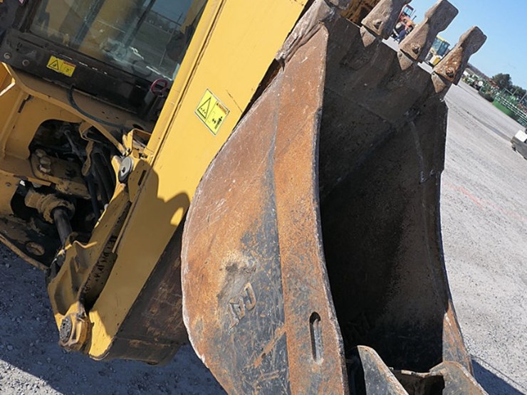 2006-caterpillar-420d-image-13