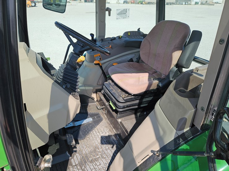 2021-john-deere-6135e-image-6