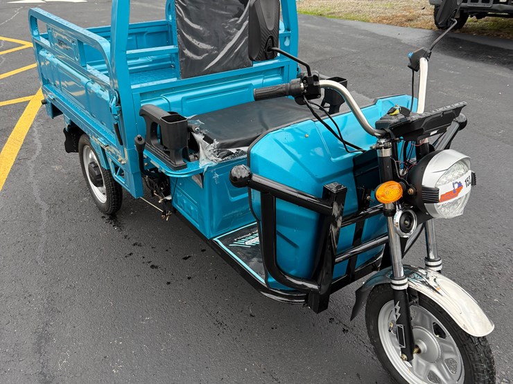 #152-•-iret13-electric-scooter-image-3