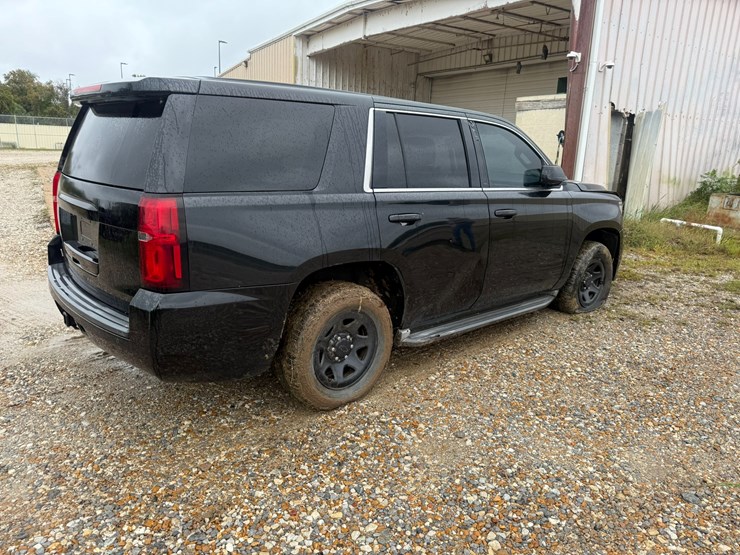 2015-chevrolet-tahoe-image-3