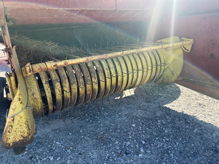 new-holland-276-image-4