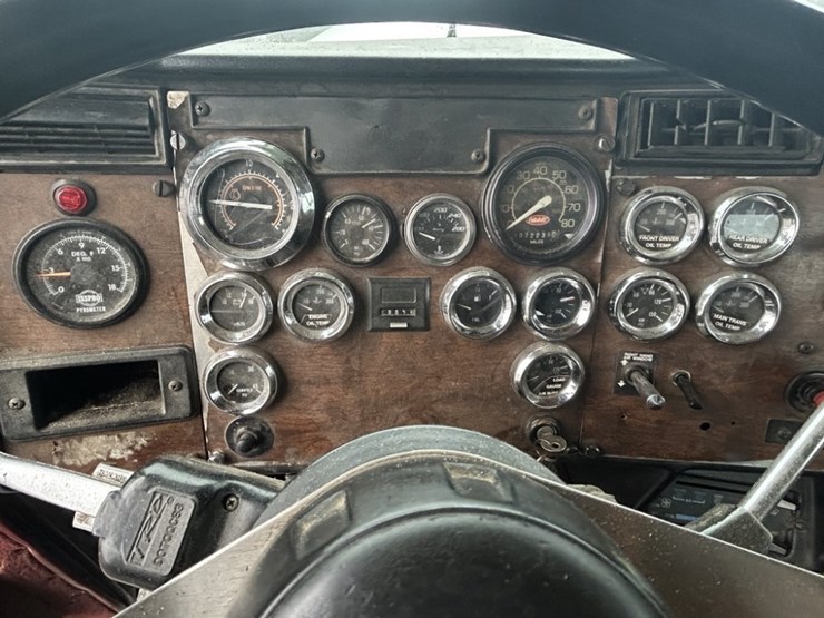 1992-peterbilt-379-image-19