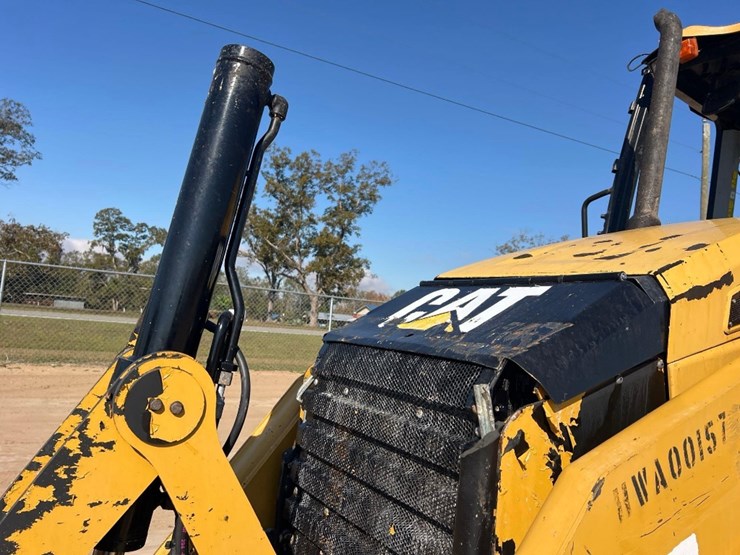 2015-caterpillar-415f2-image-12