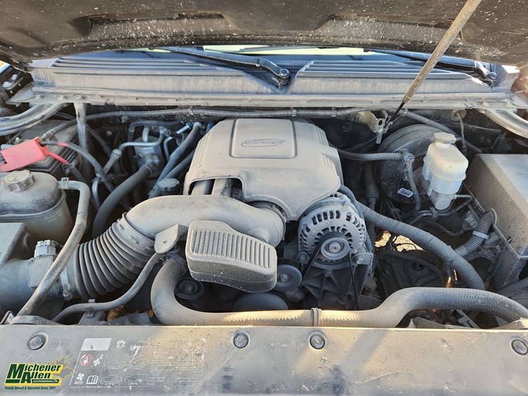 2013-chevrolet-tahoe-image-15