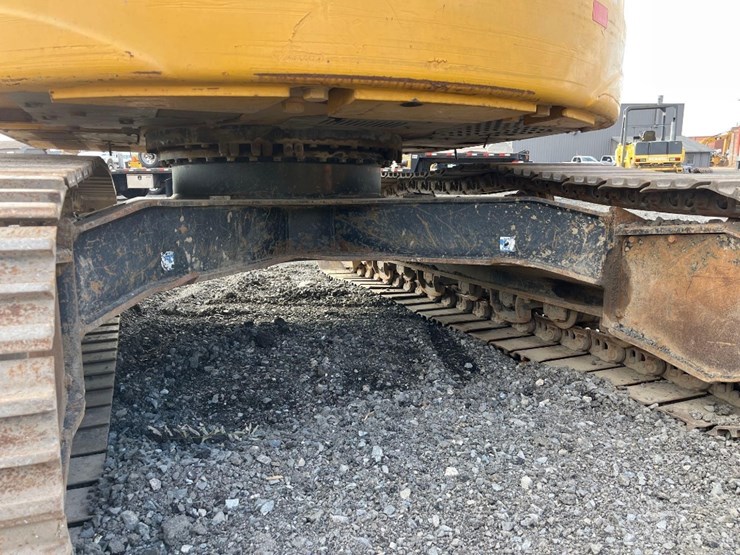 deere-245g-lc-image-16