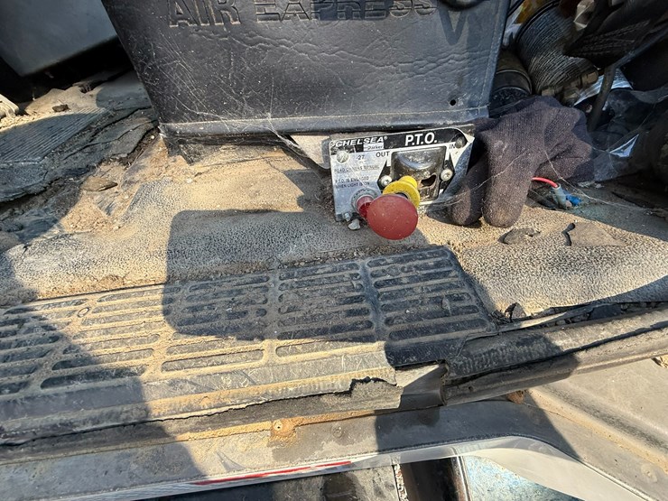 1995-mack-ch613-image-75