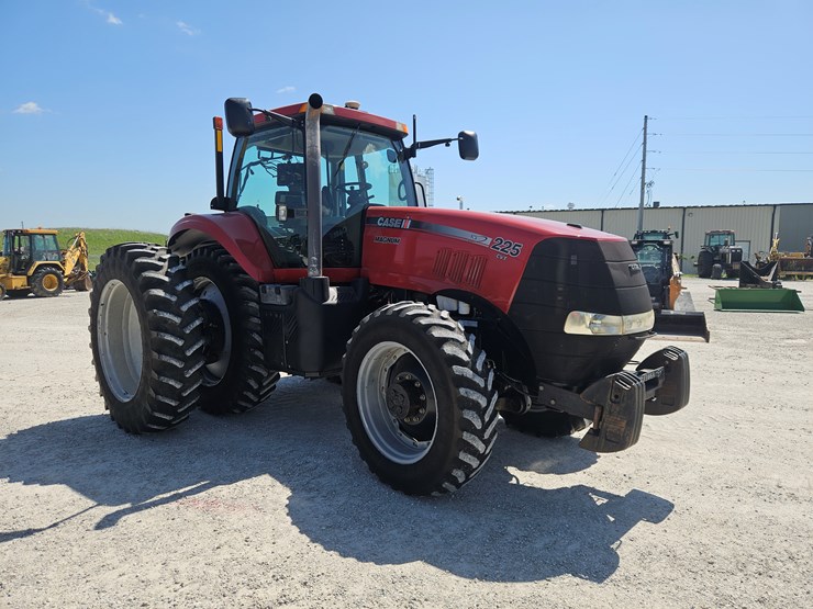 2011-case-ih-magnum-225-image-21