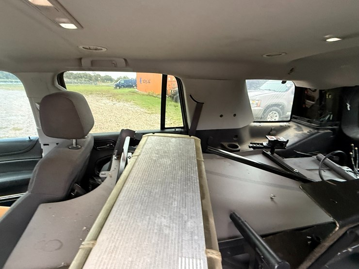 2015-chevrolet-tahoe-image-19