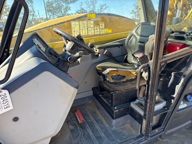 2017-caterpillar-tl943d-image-18