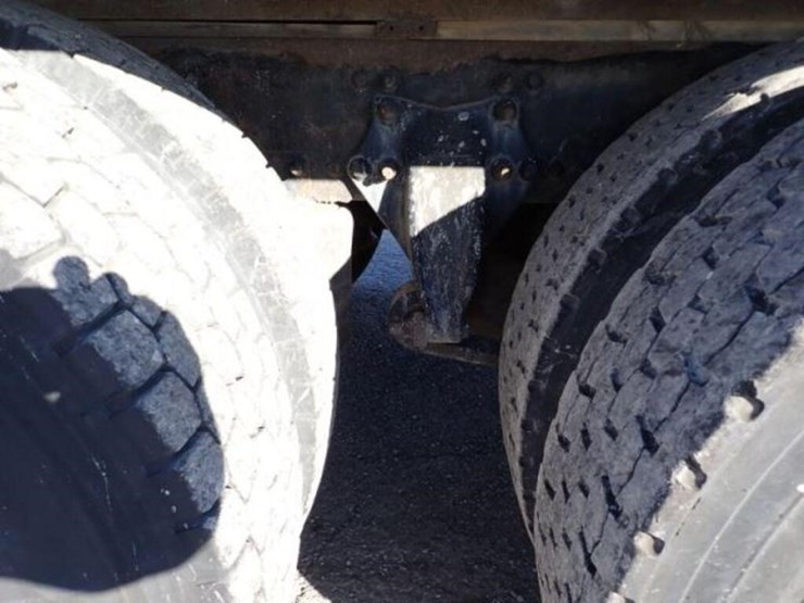 2014-freightliner-business-class-m2-106-image-45