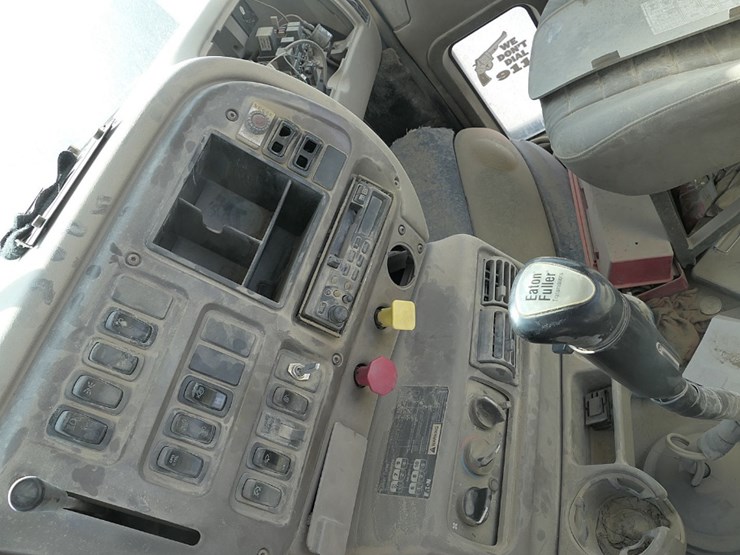 2004-mack-ch613-image-29