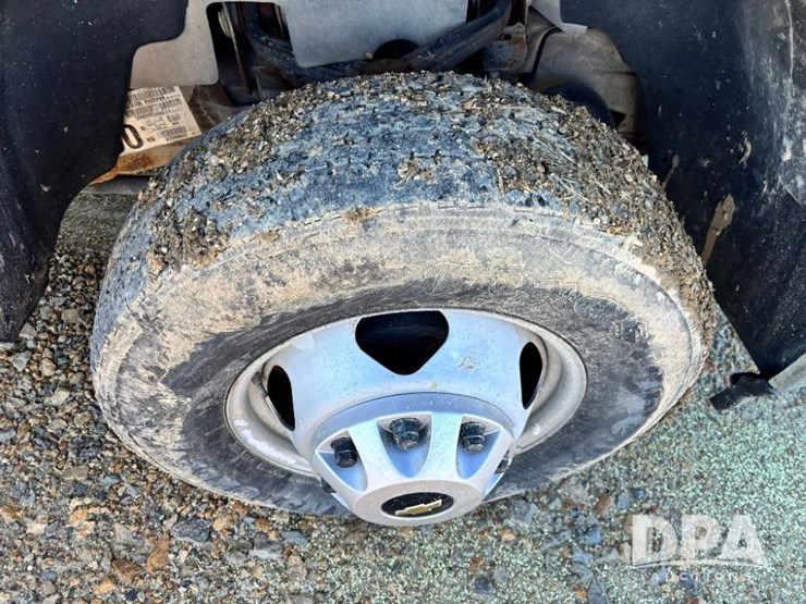 2013-chevrolet-3500hd-image-42